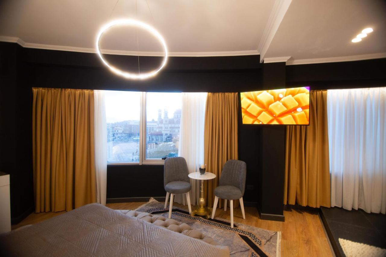Sky View Hotel Korce Extérieur photo