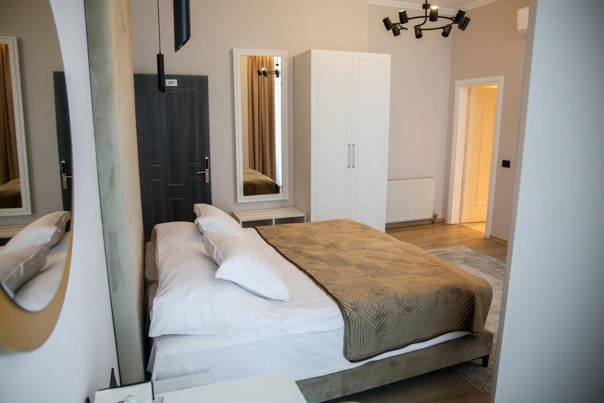 Sky View Hotel Korce Extérieur photo