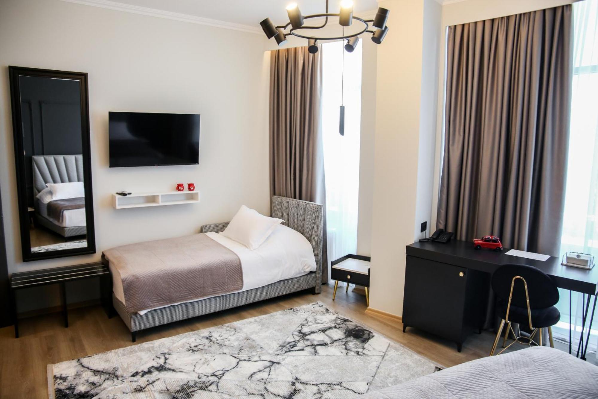 Sky View Hotel Korce Extérieur photo