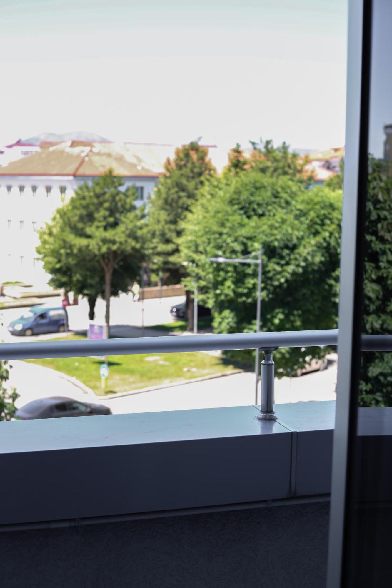 Sky View Hotel Korce Extérieur photo